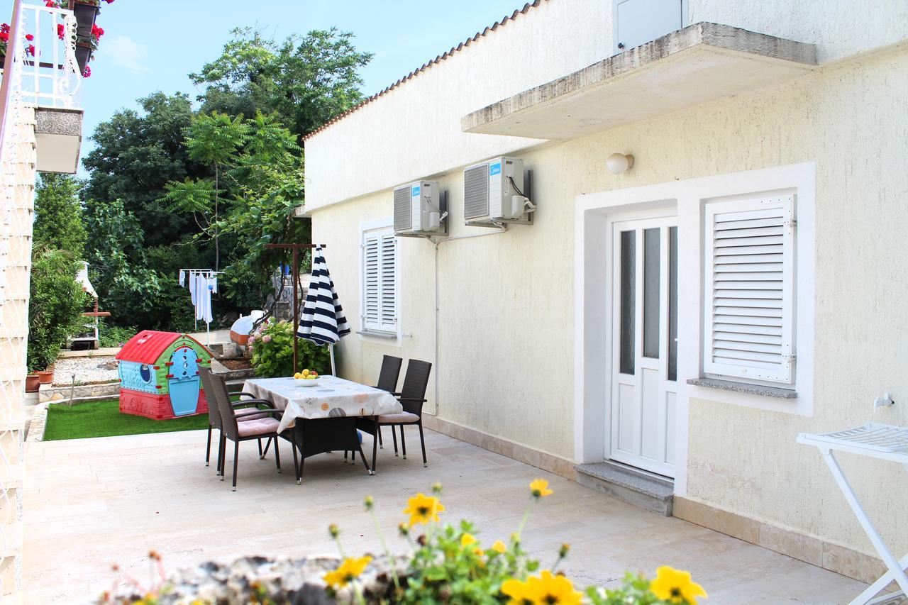 Apartment Maja Krk Town Exterior foto